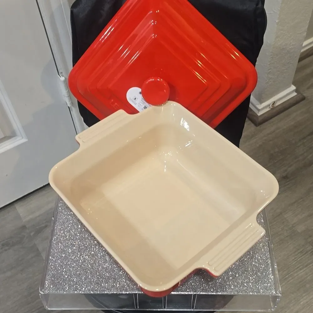 Le‎ Creuset Stoneware Classic 3QT Square Covered Baking Dish- Carmin